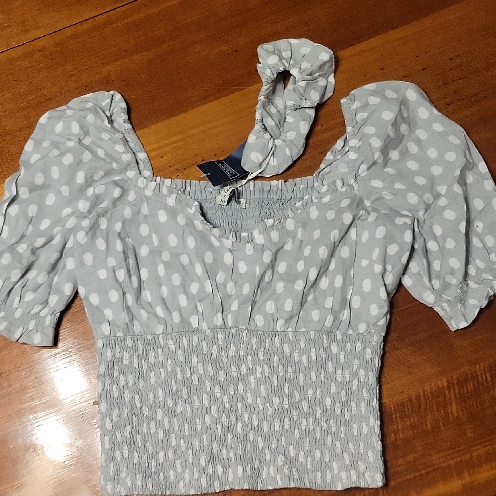 NWT Abercrombie Polka Dot Puff Sleeve Blouse With Scrunchie
